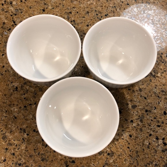 3 white ceramic Ramekins - Picture 3 of 5